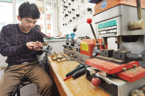 百德镇开锁店为啥“牛号”频现 听开锁师傅讲什么锁最防盗